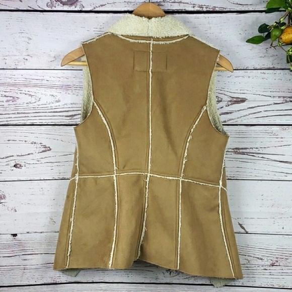 🎉HP🎉XHILARATION Faux Suede & Fur Vest Size SP - Picture 4 of 10